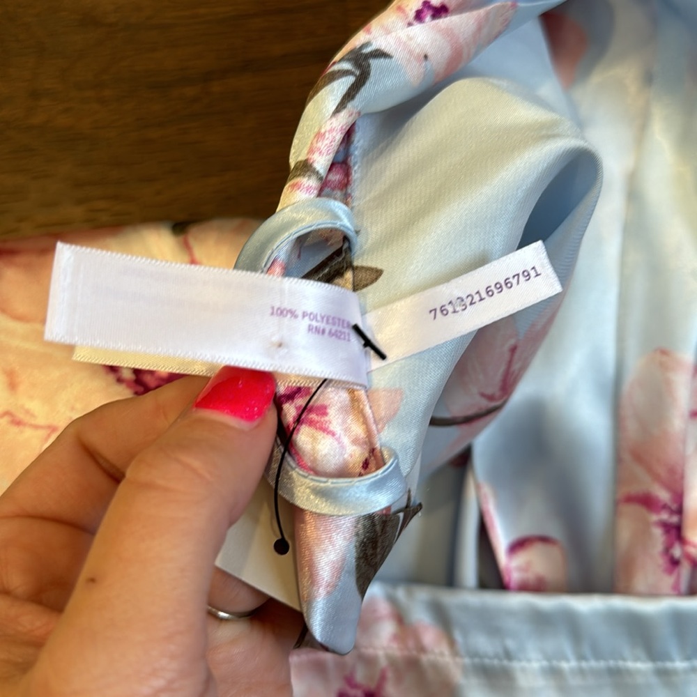Lilac and London robe - Picture 7 of 7